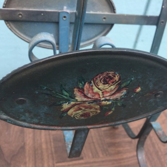 Vintage Wrought Iron Magazine Stand/Rack Heart Design 20" tall Shabby Chic Desig - Picture 2 of 8